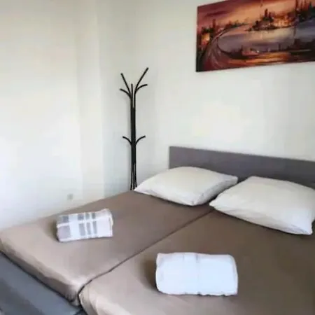Comfortable In A Quiet Apartment, Exclusively For Women Homestay