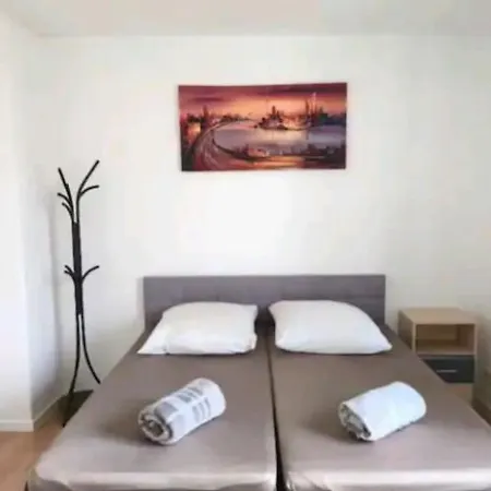 Homestay Comfortable In A Quiet Apartment, Exclusively For Women