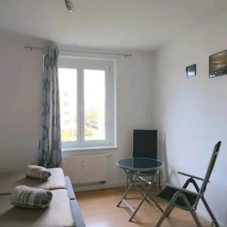 Comfortable In A Quiet Apartment, Exclusively For Women Habitación en casa particular Dresde