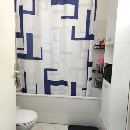 Kwatera prywatna Comfortable In A Quiet Apartment, Exclusively For Women