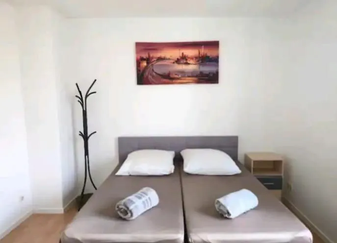 Kwatera prywatna Comfortable In A Quiet Apartment, Exclusively For Women